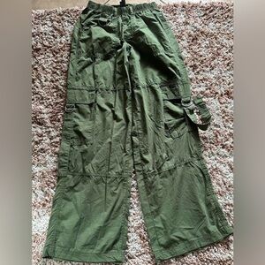 Women’s Mid Rise Cargo Pants In Green Size XXS  - Wild Fable